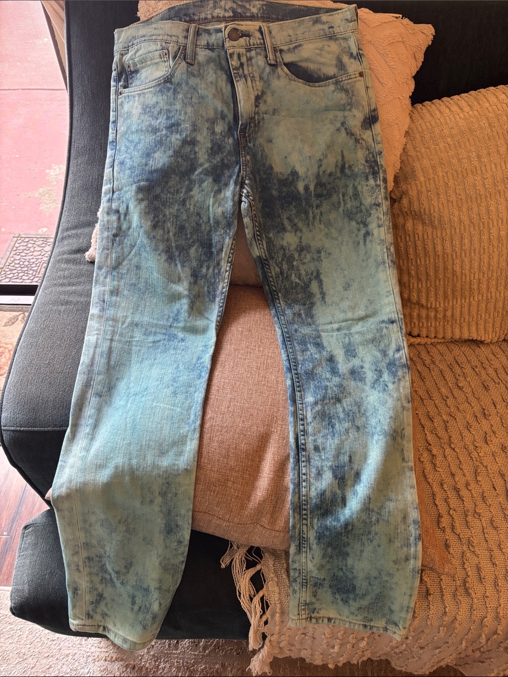Men's Light Blue Acid-Wash Jeans